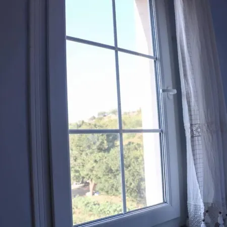 Spacious 2 Bedroom Family With Mountain View