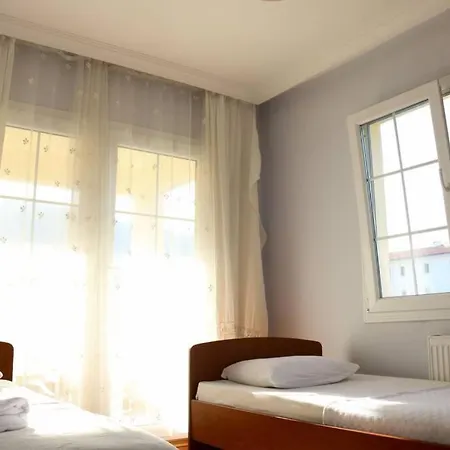 Spacious 2 Bedroom Family With Mountain View *